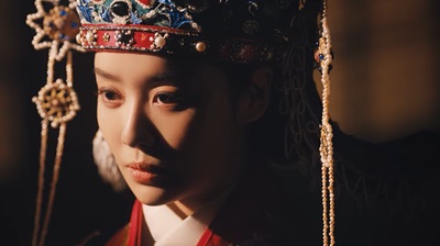 Meet the Queen in New Trailer for “The Queen Who Crowns”